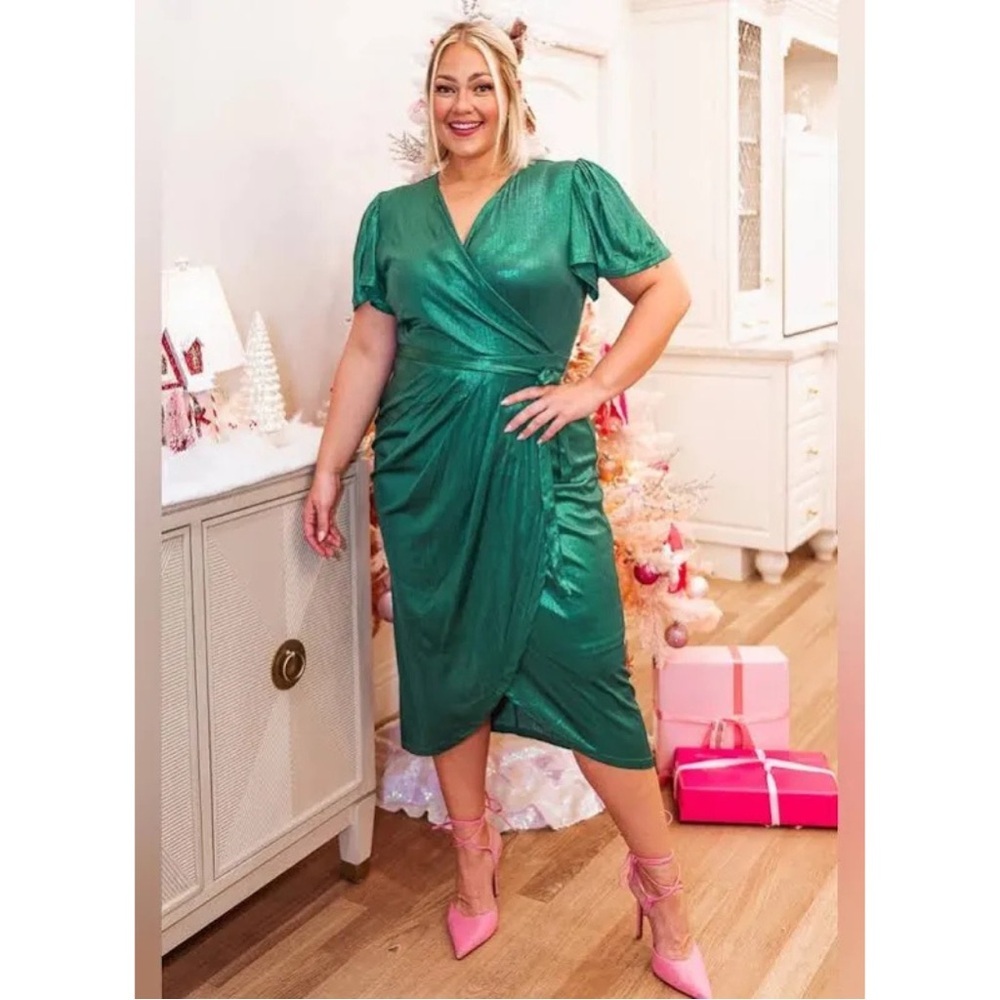Ivy City Co Lillie Dress‎ in Metallic Green Size Medium